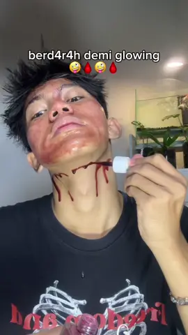 Before-nya kusam, after-nya auto glowing! Nggak nyangka hasilnya bisa sebagus ini 😳 Wajib coba sih ini… #peelingsolution #peelsolg2g #peelingviral #fakebloodwarning⚠️ #fakesituation⚠️ #skincare #beforeafter #GlowUp #fyp #foryou 