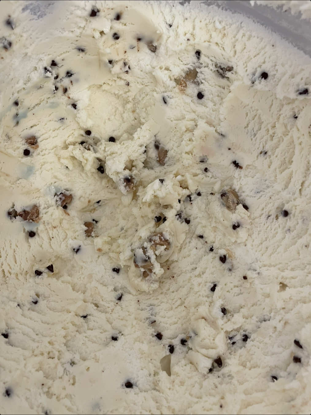 No it is not mold it’s water from the ice cream scooper 😑 #fyp #cookiedough #sweets #icecream 