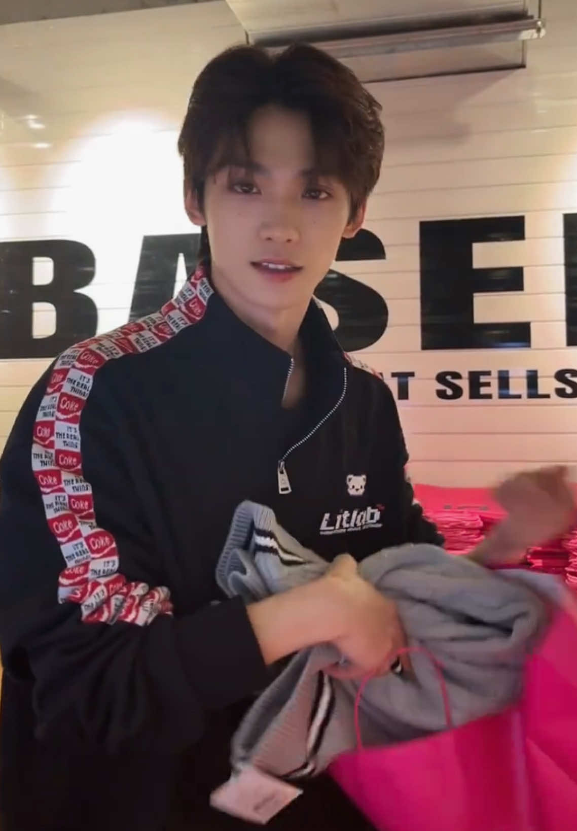 Dáng vẻ đi làm của anh, dù có mệt nhọc nhếch nhác đến đâu cũng vĩnh viễn là dáng vẻ em thích nhất❤️ #梓渝 #ziyu #tửdu 