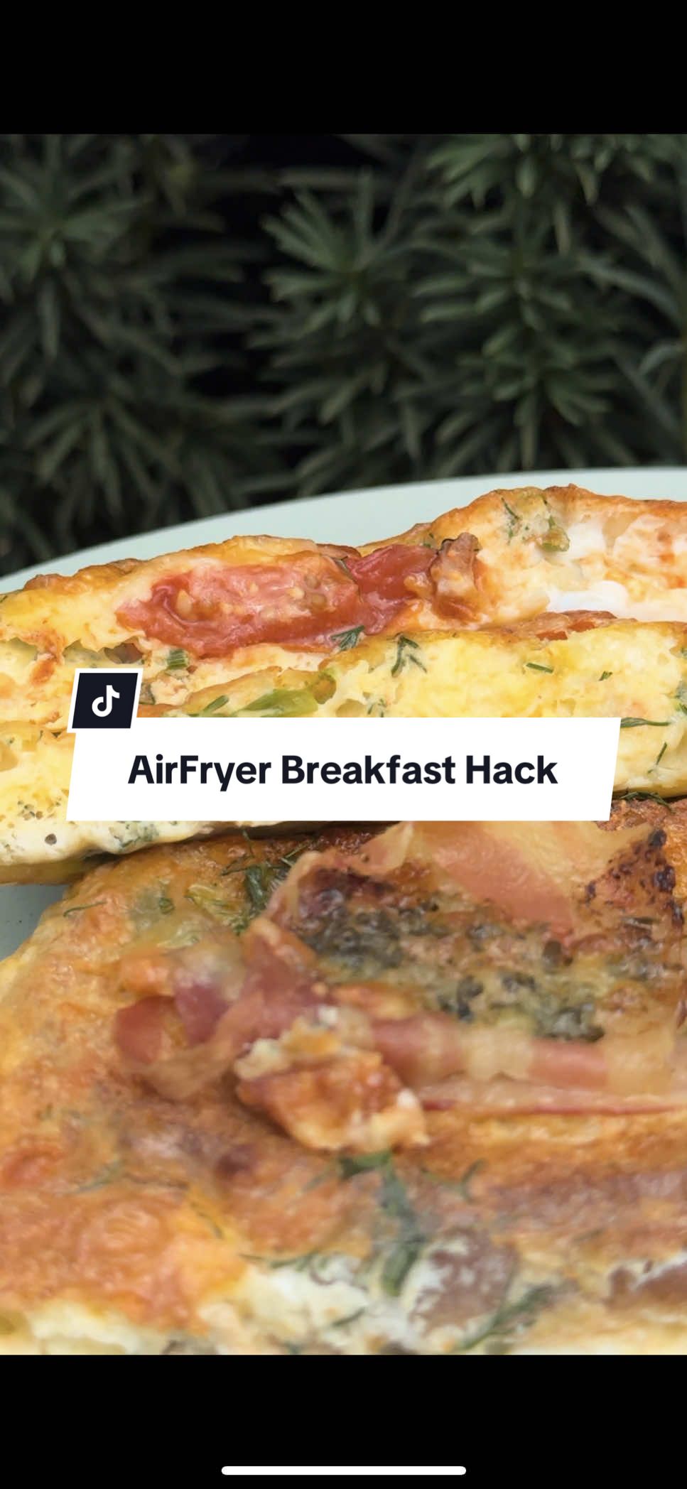 AirFryer Breakfast Hack 🍳 Ready in 15 mins — no mess, no stress! Perfect for lazy mornings or quick lunches ☕🍞 Crispy toast, runny eggs, and no pan to clean! Try it and thank me later 😄✨ 👩‍🍳 Share the love with someone who needs easy food hacks 💛 #airfryerrecipes #easybreakfast #quickmeals   #airfryer #airfryerfrau #italianfood #italy #britain #britishbreakfast 