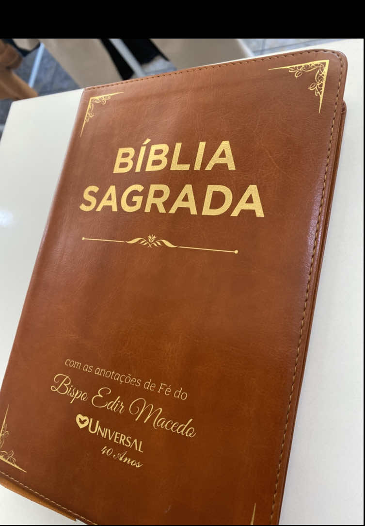 📖 Bíblia Sagrada com Anotações de Fé – Bispo Edir Macedo 🙏 Transforme sua leitura da Palavra com esta edição especial da Bíblia Sagrada, com capa em couro sintético e acabamento de luxo. Esta edição conta com as preciosas anotações de fé do Bispo Edir Macedo, fundador da Igreja Universal do Reino de Deus, com mais de 40 anos de ministério dedicados à evangelização e ao fortalecimento espiritual de milhões de pessoas ao redor do mundo. 🌍 ✨ Ideal para estudo bíblico, meditação e crescimento na fé. ✅ Edição comemorativa de 40 anos da Igreja Universal ✅ Letras douradas e acabamento refinado ✅ Reflexões exclusivas que edificam a fé 📦 Garanta já o seu exemplar e fortaleça sua vida espiritual com sabedoria e entendimento! 📍Disponível para envio imediato! #BíbliaSagrada #jesus #fyp 