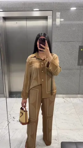 NEW IN H&M co-orc  My favourite co-ord,the fabric feels amazing on the skin, super breathable for this heat, and best part: it’s not see-through, so no need for layers underneath 🙌 #modestfashion #summeroutfit #summerinspo #holidayoutfit #holidayoutfit #hm #summeroutfits #outfitinspo #newin 