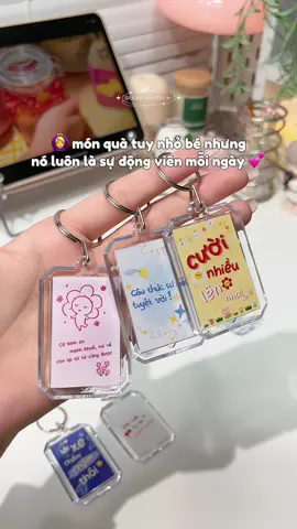 Tậu về tặng cả lớp lunnn #unboxwithvie #xuhuong #xuhuongtiktok #viral #xh #mockhoa #keychain #mockhoacute #mockhoadocla #mockhoahandmade #handmade #quatang #quatangbangai #quatangbantrai #quatangcuocsong #gift #muataitiktok #tiktokshop #saleluongve #salegiuathang #dethuong #quatangynghia #tumiscentlab #mockhoathongdiep 