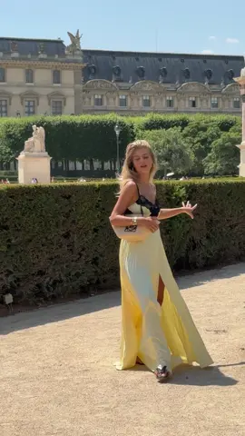 summerdress season is here 🤍 #parisiennestyle #dancingqueen #summerdresses 