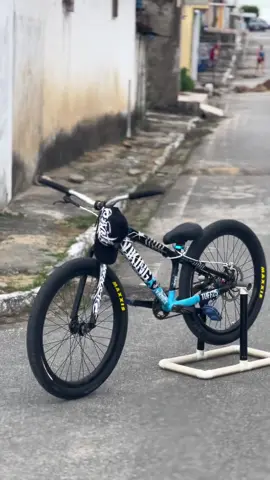 Passando com a mãe de todas 😍 . . . . . #fouryou #explorar #nero5 #absolute #vikingx #vikingxtuff25 #fyp #244 #follow #grau #bike 