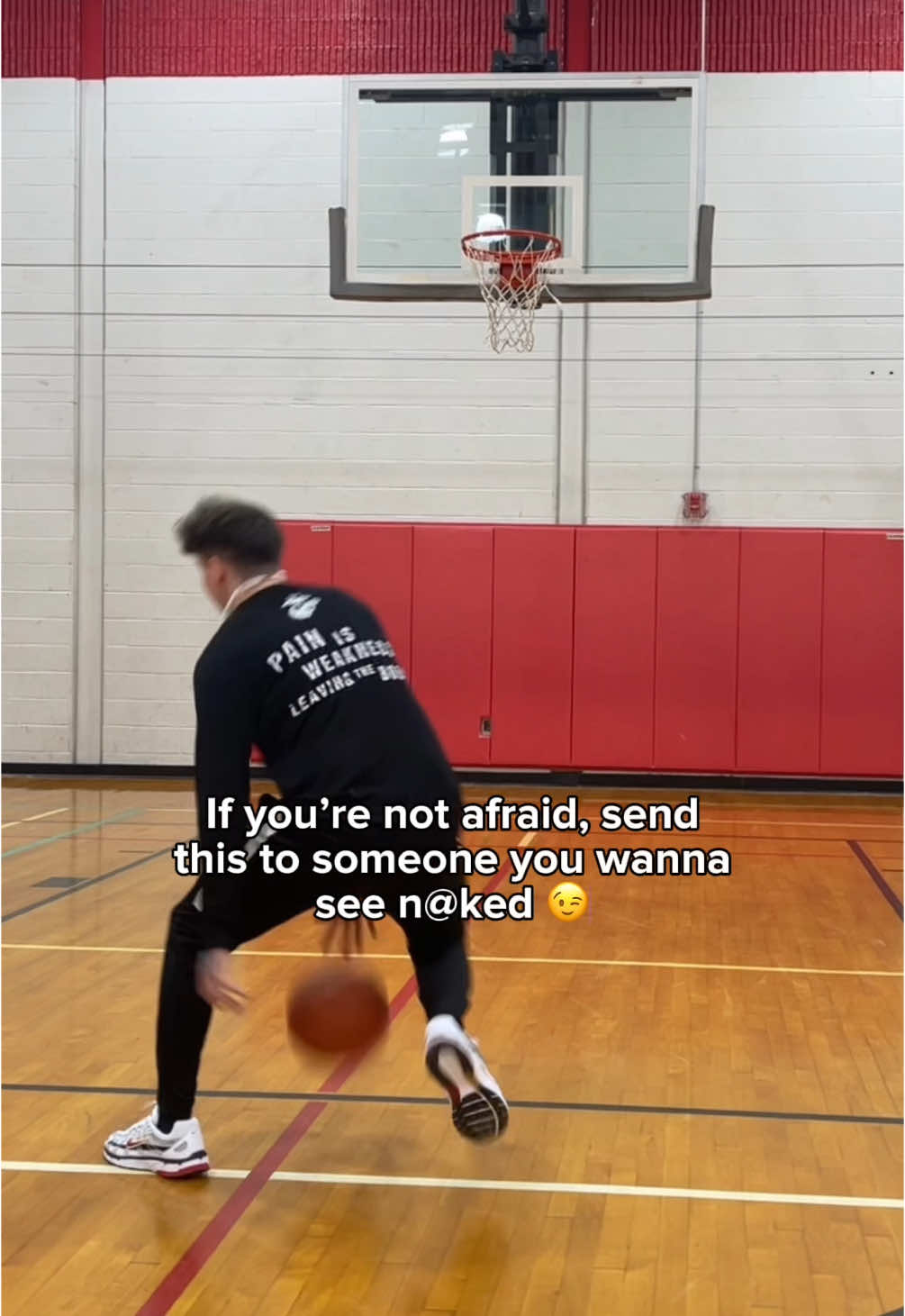 If you aren’t afraid, do this 👀 #sportstiktok #ballislife #hooper #fyppp 