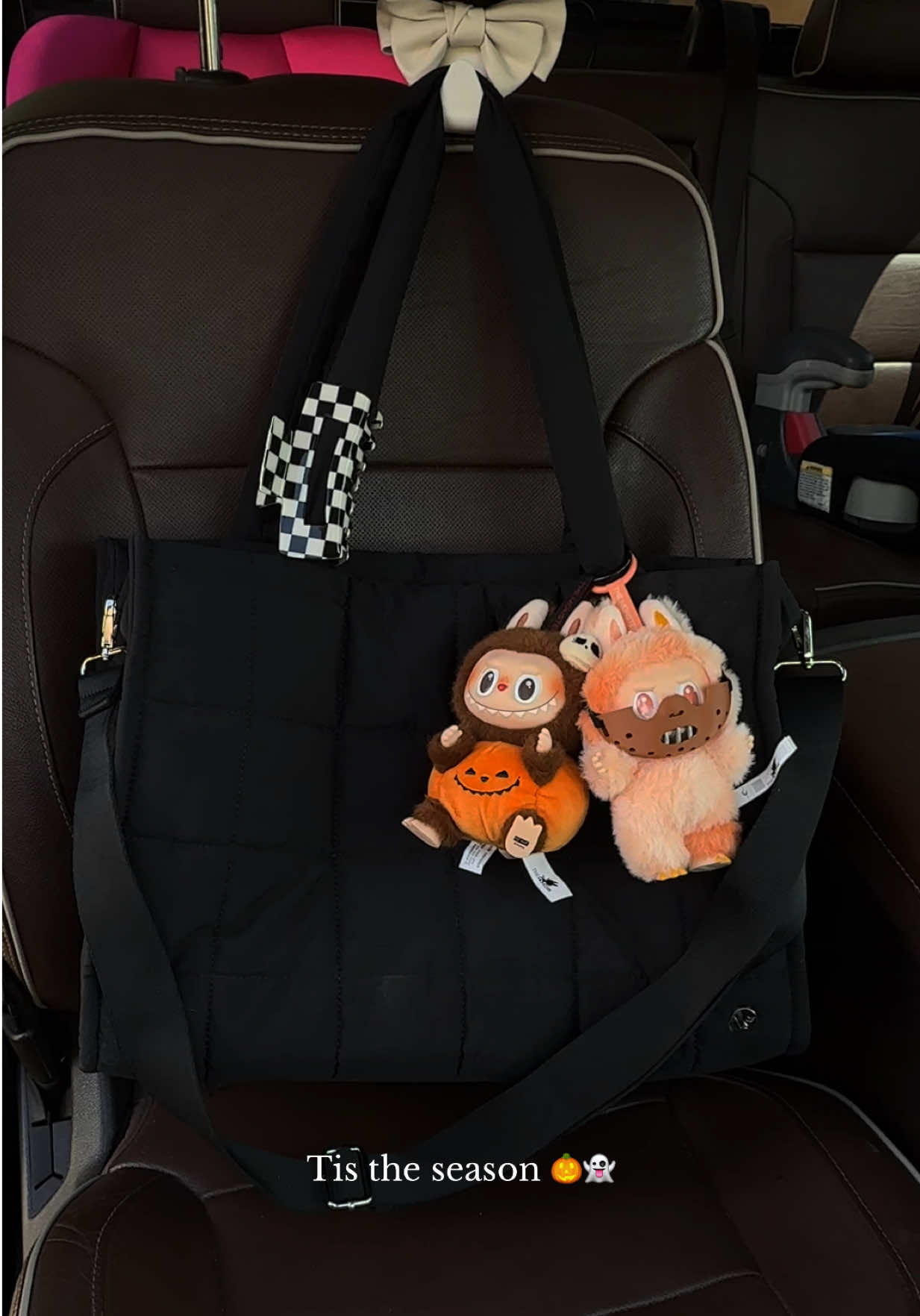 #halloween #labubu #bigintoenergy #halloweenlabubu #pumpkinlabubu #pumpkin #candycorn #scarymovies #fall #purse #happinesslabubu 