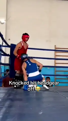 What yall doing if this happens to you? 😭 (via guerrieriodeboxeo/IG) #boxer #boxing 