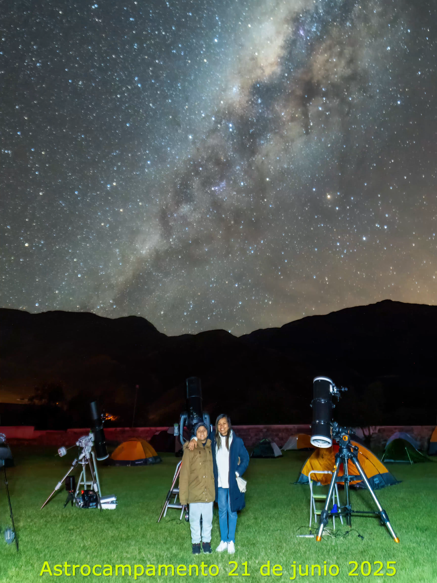 ✨¿CANSADO DEL CIELO GRIS DE LIMA? ¡TE LLEVAMOS A LAS ESTRELLAS! ✨ ¡Deja atrás el ruido y la rutina! Este sábado 19 de julio, te invitamos a una noche inolvidable en nuestro Astrocampamento Discovery en el mágico y colorido pueblo de Antioquia. 🌌 Imagina esto: una noche de camping bajo un cielo espectacularmente estrellado, rodeado de la belleza de los Andes y la buena energía de otros exploradores del cosmos. ¿Qué vivirás en esta experiencia única? 🔭 Observación del cielo con nuestra flota de telescopios profesionales. 🌠 Charla guiada para reconocer constelaciones y secretos de la Vía Láctea. 🪐 Podrás ver planetas, nebulosas y cúmulos estelares con tus propios ojos. 🏕️ La increíble aventura de acampar en un lugar con poca contaminación lumínica. 📸 Oportunidades únicas para tomar fotos impresionantes del cielo nocturno. 📸Sesión fotográfica grupal con la imponente Vía Láctea como fondo.  • Introducción a la astrofotografía para quienes lleven cámaras profesionales o celulares con capacidad de exposición de 15-30 segundos. (Recuerda traer trípode.) ¡No necesitas ser un experto, solo tus ganas de asombrarte! Es el plan perfecto para escapar con amigos, en pareja o para darte un merecido respiro. ¡No dejes que te lo cuenten! Reserva tu lugar en el link de nuestra bio o envíanos un DM para más información. ¡La aventura te espera! Así son nuestros astrocampamentos: https://www.facebook.com/share/v/1Awpj68f7t/ https://www.facebook.com/Observatoriodiscoveryperu/videos/1733376027198626 INFORMES: Solo mensajes WhastApp al: https://wa.me/51922567356 🛰🌠PÁGINA WEB DEL EVENTO CON DETALLES E ITINERARIO:  https://observatoriodiscovery.com/evento/19-de-julio-2025/ ⚠️⚠️⚠️⛈⛈ ACTIVIDAD SUJETA A CONDICIONES METEOROLÓGICAS ⛈⛈ ⚠️⚠️⚠️ 🗓️ FECHA: Sábado, 19 de Julio. 📍 LUGAR: Antioquia, Huarochirí, Lima (a solo 2.5 horas de la ciudad). 🎟️ ¡CUPOS LIMITADOS! La exclusividad de la experiencia es parte de la magia. *ÚLTIMO DÍA DE INSCRIPCIÓN: Miércoles 16 de julio. #astrocampamento #antioquiaa #lima #astroturismo #cielosdeperu #vialactea #telescopio #EscapadaDeFinDeSemana #NocheDeEstrellas #AventuraPeru #observatoriodiscovery #planesenlima #astrofotografia #astronomiaparatodos #astronomiainterestelar @seguidores @fans destacados