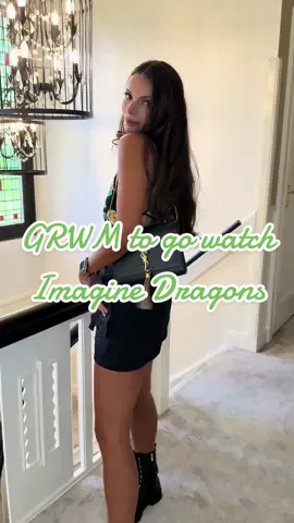 Get ready with me to go watch @imaginedragons … 🎤💥🥁❤️‍🔥 I last saw them in concert circa 2012 in Brixton and I think there were about 100 people. And now on the way to watch them with about 50,000 people (+ Blakey and Mason who are probably their biggest fans) is just mind blowing! So excited for tonight! 💜 #imaginedragons #imaginedragonsconcert #loomtour #grwm #getreadywithme #ootn #amsterdam #johancruyff #concert #concertcheck #outfit #style 