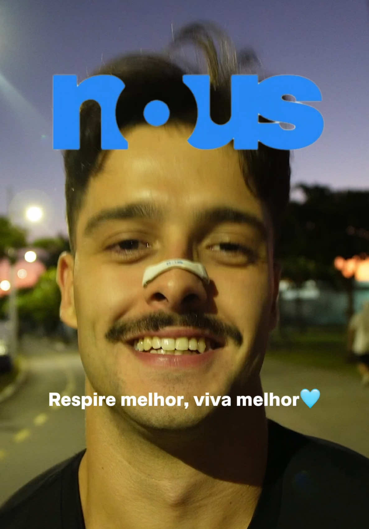LANÇAMOSSSS!! 🩵 o primeiro dilatador nasal magnético do Brasil 🇧🇷  finalmente lançamos E nós não somos uma marca só para aqueles que querem respirar melhor, nós somos uma marca para aqueles que querem desacelerar em um mundo tão acelerado, se conectar mais com o momento presente, respirar fundo e viver uma vida devagar e com propósito. Em um mundo tão distraído como hoje, qual foi a última vez que você respirou fundo, prestou atenção na sua respiração e no momento presente? Nós somos um movimento, um movimento que vai contra o apodrecimento de cérebro e a destruição da nossa capacidade de prestar atenção nas coisas. Nosso movimento preza pela saúde, um bom esporte pra praticar, uma boa noite de sono, um bom café da manhã devagar e principalmente uma vida vivida no presente. Com calma e atenção 🩵 @nous 🩵 faça parte dessa história