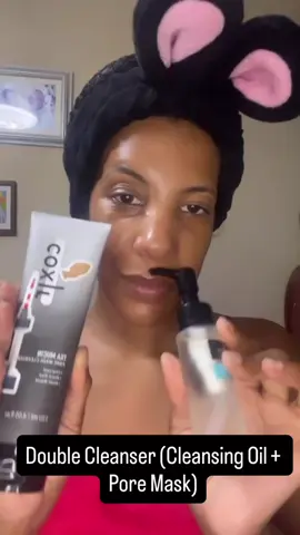I’ve been using this double cleansing combo — the Cleansing Oil and TXA Mucin Mask Cleanser — and the results are so satisfying! First, I apply the cleansing oil to dry skin, and you can literally see the sebum and blackheads melting away. It unclogs my pores so well without irritating my skin. Then, I follow up with the TXA Mucin Mask Cleanser — the texture is stretchy and unique, like black rice jelly. It feels super gentle but effective. After rinsing, my skin looks incredibly clean, smooth, and radiant — no blackheads, no visible sebum, and my pores look smaller. #korea #seoul #seoulglow #coxir #theskinhouse #amazonfinds #kbeauty #koreanskincare #skincare #CXAMB #TSHAMB #skinbarrier #skincarereview #poreminimizer #blackrice #blackgelatomask #cleansingoil @coxir 