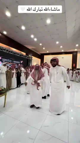 المطوع خذاه الطرب ورقص من قلبه.. ههههه قواه الله.. 