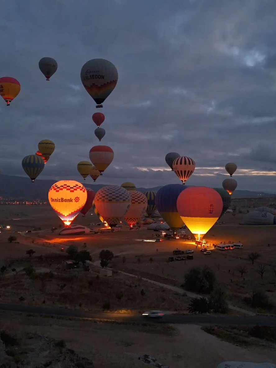 “Hot Air Balloons Look Like Night Lamps ✨🎈” “Dreamy sunrise vibes from Cappadocia…” #FYP #Viral #Explore #TravelGoals #BucketList #Wanderlust #Aesthetic #Dreamy #TimeLapse #HotAirBalloon #Sunrise #NatureLovers #Cappadocia  #turkey 