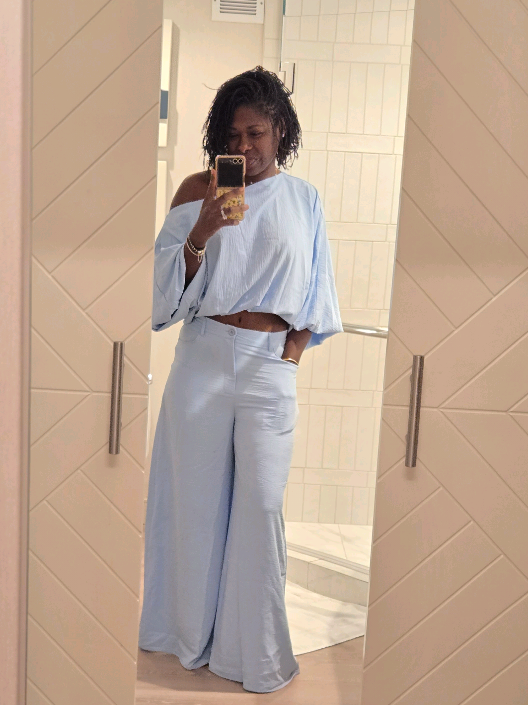 Replying to @terese2033 Girl I'm obsessed, Im not gate keeping, with this set I am getting the colbolt next. because 4 isn't enough! #OOTD #chic #travel #momlife  #summeroutfit #fallfashion  #MomsofTikTok 
