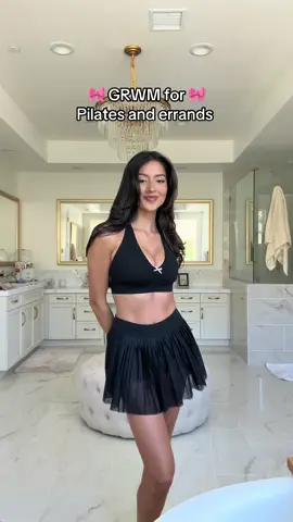 I used to drive home just to change after the gym because I’d freeze running errands in a sports bra 🥶 That’s why I added Daintee cover ups. Take them off when you’re hot, throw them on when you’re cold. From workout to errands, you’re comfy, cute, and covered 🤍 That’s the duality of Daintee #dainteegirl #dainteehouse #feminineathleisure #pilatesprincess #softgirlera #femininefitness