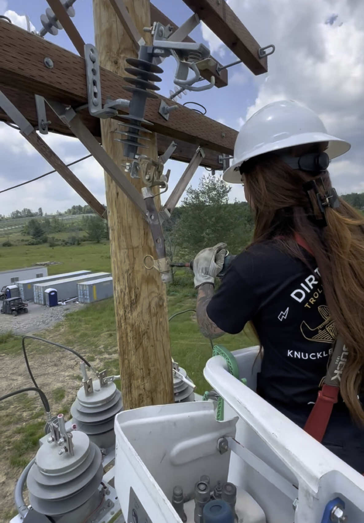 Grateful for the opportunities to continue growing outside my comfort zone, another day on this site working on the primary metering in the bucket💡