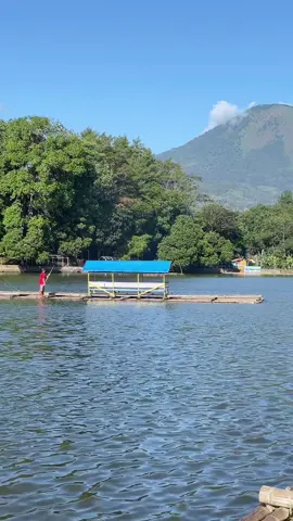 Situ Cangkuang #tempatwisata #wisatagarut #situcangkuang #candicangkuang #kampungpulo #wisataalam #pemandanganalam #garuthits #garutpride🔥 #garut #garutjawabarat 