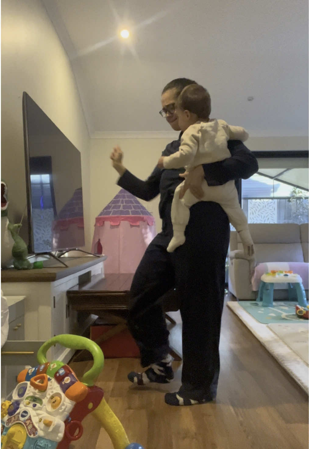 My mornings are so much more fun as a mum🤣🫶🏻 #ravemum #hardstyle #baby 