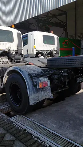 Tractor Head  Isuzu Giga GVR info pemesanan : Ratno Isuzu 085646040104