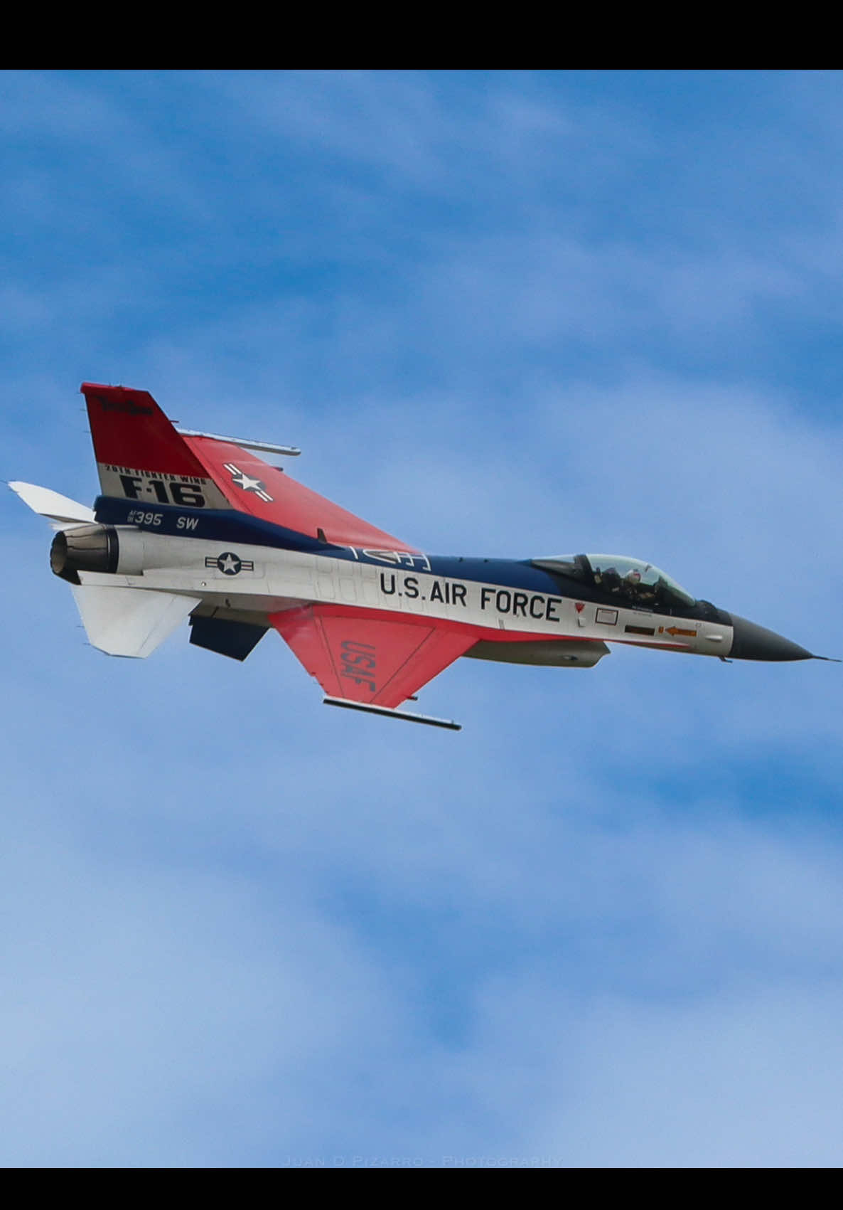 ¡Bienvenida seas F-Air 2025! 🤩 Está fue la presentación del equipo “Viper Demo Team” directamente desde la Base Shaw en Carolina del Sur 🇺🇸 en la inauguración de F-Air Colombia 2025! 🇨🇴 F-16C Fighting Falcon  #aviacion #aircraftlovers #planespotter #planespotters #Rionegro #Antioquia #aviationlover #avporn #ViperDemoTeam 