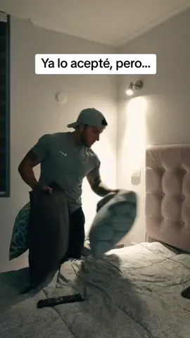 Permítete un día para procesar tus emociones, piensa en ella, sueña con lo que podría haber sido. Pero al día siguiente, haz un esfuerzo consciente para enfocarte en ti mismo, en tus metas y en tu bienestar. Poco a poco, comienza a soltar el pasado y a mirar hacia adelante. Recuerda que cada día es una oportunidad para avanzar y sanar.❤️‍🩹🫂 #contenido #consejos 