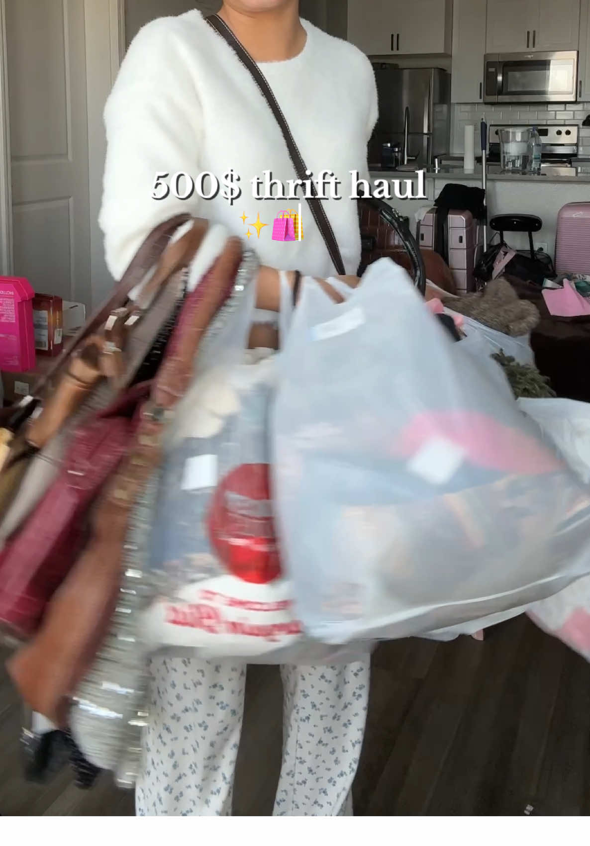 The laundry IN THE BACK WAS SO LOAD but omg THIS THRIFT had me on the floor🧎‍♀️🧎‍♀️🙏😝 #thrift #thrifting #thrifthaul #thrifted #haul #haultok #clothes #clotheshaul #fashion 