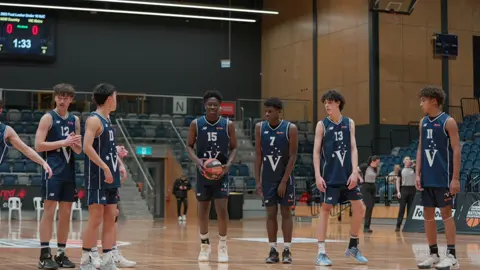 Vics in sync 🤝 ⏱️  #WeAreBasketball 