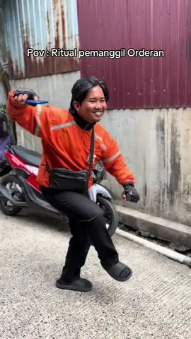 Guyang sanak 😅  #fyp #ojolstory #ojoltiktok #ojolviral #ojek #ojol #foryou #shopefood #gojek #grab #gojekindonesia #martapura #banjarbaru #banjarmasin #shopefooddriver #4u #xybca #masukberanda 