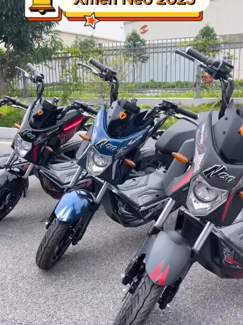 Dáng hầm hố nhưng lướt cực êm. Đi học, đi chơi, đi làm cả tuần không lo hết điện. Đúng là 