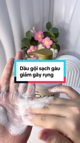 Thơm lắm các bà ơi,không gội cả tuần mà không bị ngứa 😆 Mong brand ra loại 1lit luôn giùm em . @Unilever - Chăm Sóc Cá Nhân #unilever #clear #9loạitthảodựợc #ghienunbox📦 #xuhuong #ilovetiktok #daugoithaoduoc #unboxing 