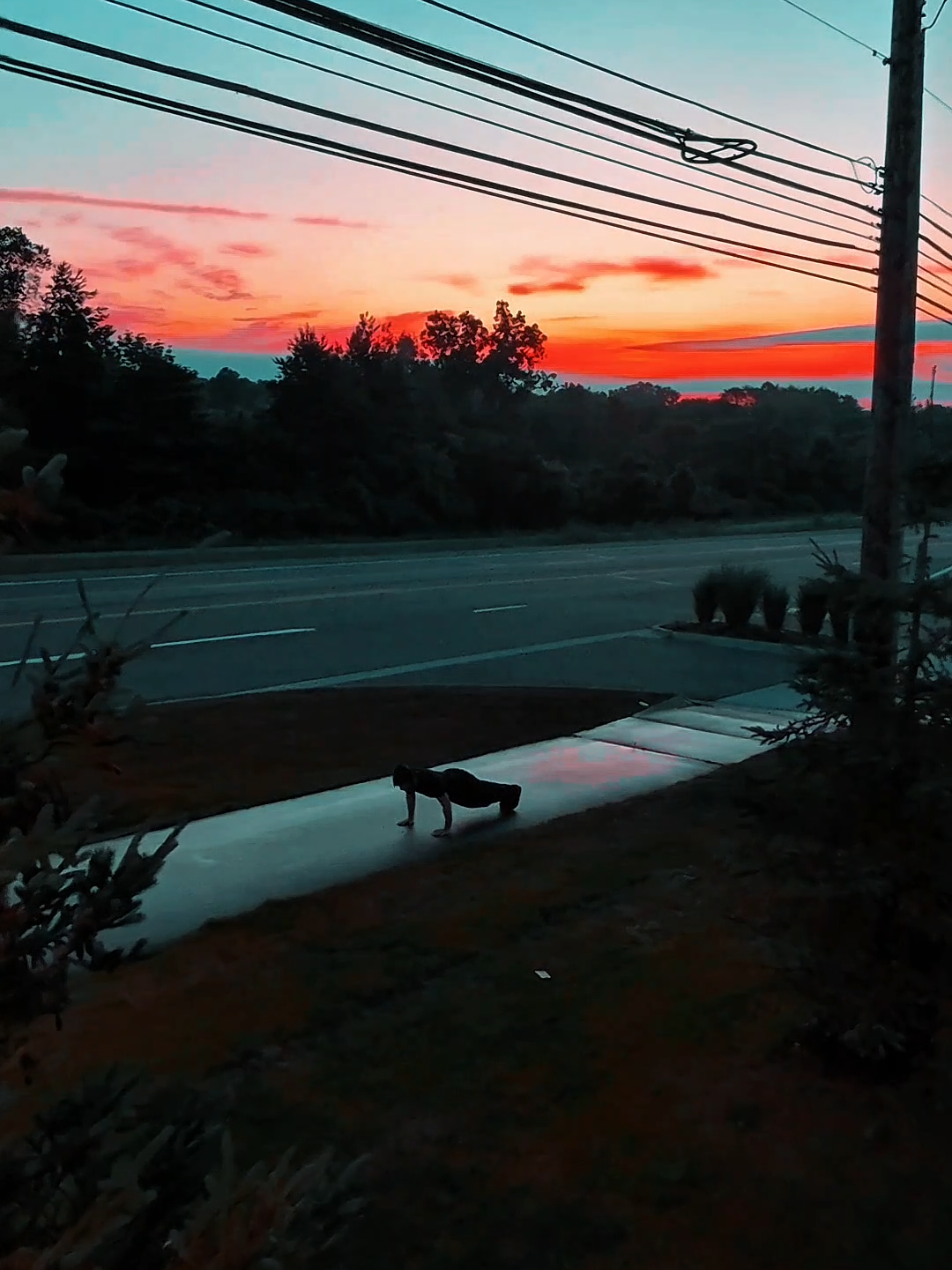 Workout at sunrise 🌅  . . #workoutmotivation #discipline #sunrise #muslimtiktok #quranrecitation 
