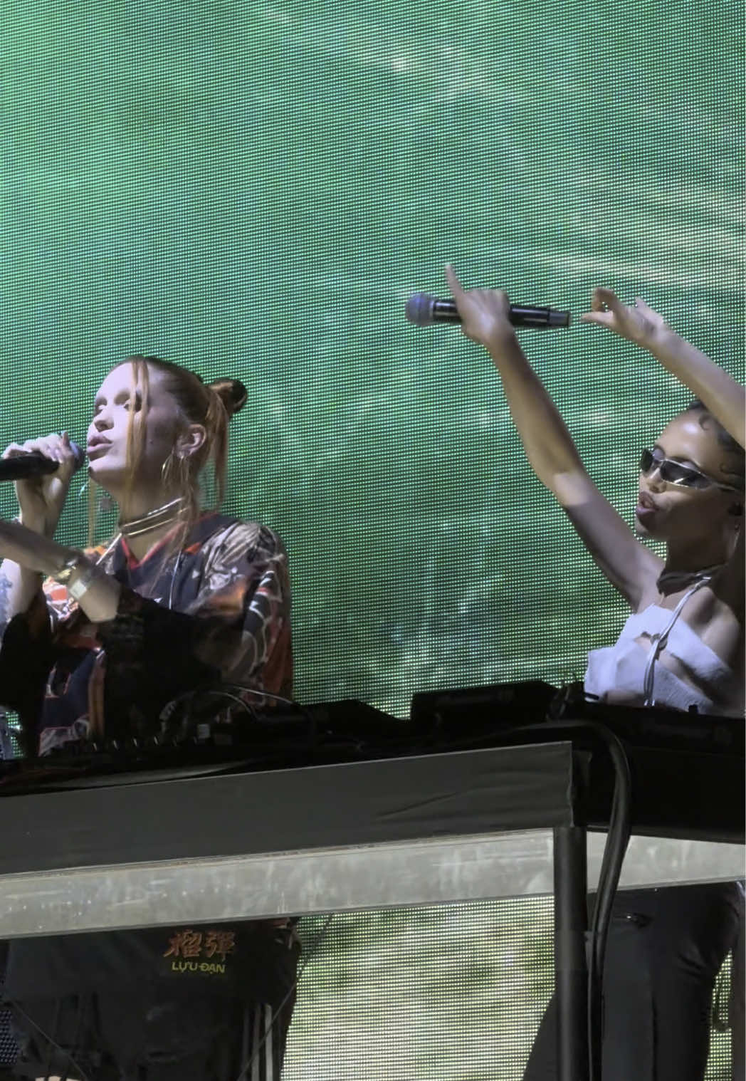 @FKA twigs & @eartheater in NYC 📸 🎥 #eusexua 