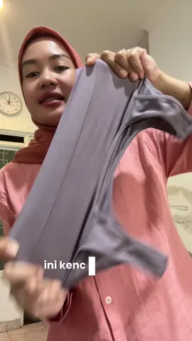 Sport bra yang jadi andalan aku, nyaman abis, walaupun dipakai pas ga olahraga ga bikin sesak. Harganya murah banget asli. Tapi kualitas bagus. #sportbra #bholahraga 