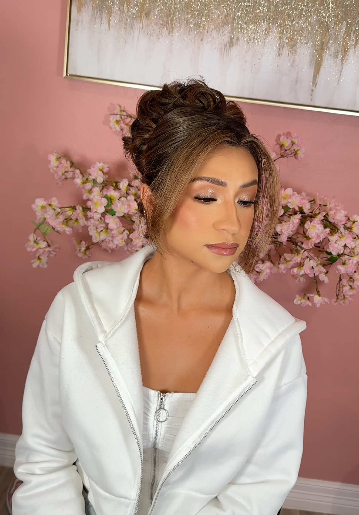 Soft Glam✨ Soft Shimmery Eyes + Rosy cheeks Save this post as inspiration for your next appointment with me! #softglam #explore #foryoupage #paratii #softglammakeuplook #makeup #makeupartist #pasadenatx #houstontx #mua #houstonmua 