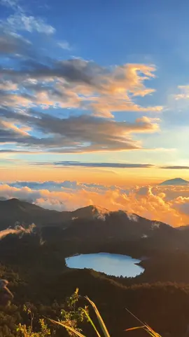 ketika sagara sesuai ekspetasi 🥹 first time bawa istri ke gunung langsung bikin candu 💙💙 #sagara #gunungsagaragarut #samudera #awan #mdpl #sagaragarut #2025 #9 #pasutri 
