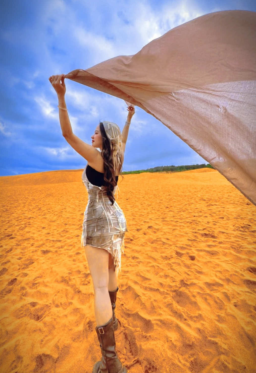 #CapCut đồi cát đỏ phan thiết #đồicatphanthiet #dulich #phanthiet #videoviral #trending #xuhuong #photo #chupanh #muahe #sea 