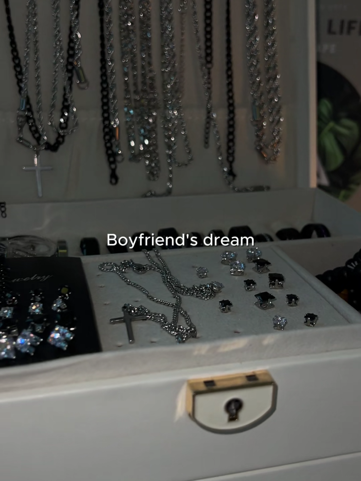 It's the perfect gift✨✨ #mensfashion #gift #giftideas #tiktokjewelry #jewelry #dealsforyoudays