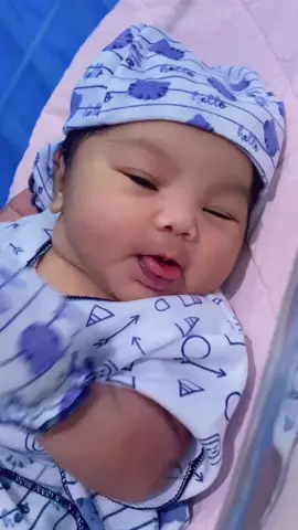 Masyaallah gemoynya ibu ❣️#newborn #babygirrl💜 #newmom #bayilucugemes #fypage #fy 
