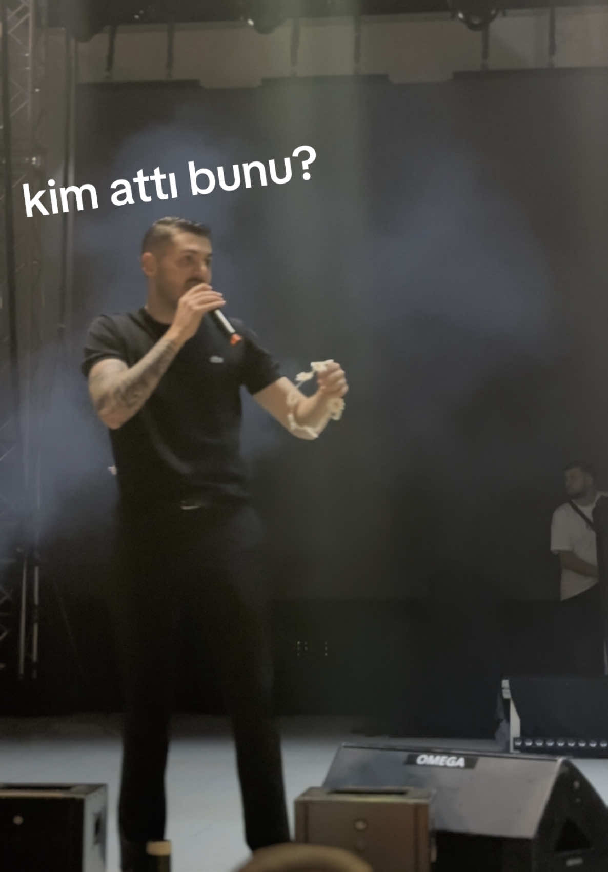 ne istiyosunuz bu adamdan hsshjqshahshahshahah #fypシ゚ #kesfetteyiz #fyppppppppppppppppppppppp #tt #beniöneçıkart #blok3 #blok3real #blok3konser @blok3real 