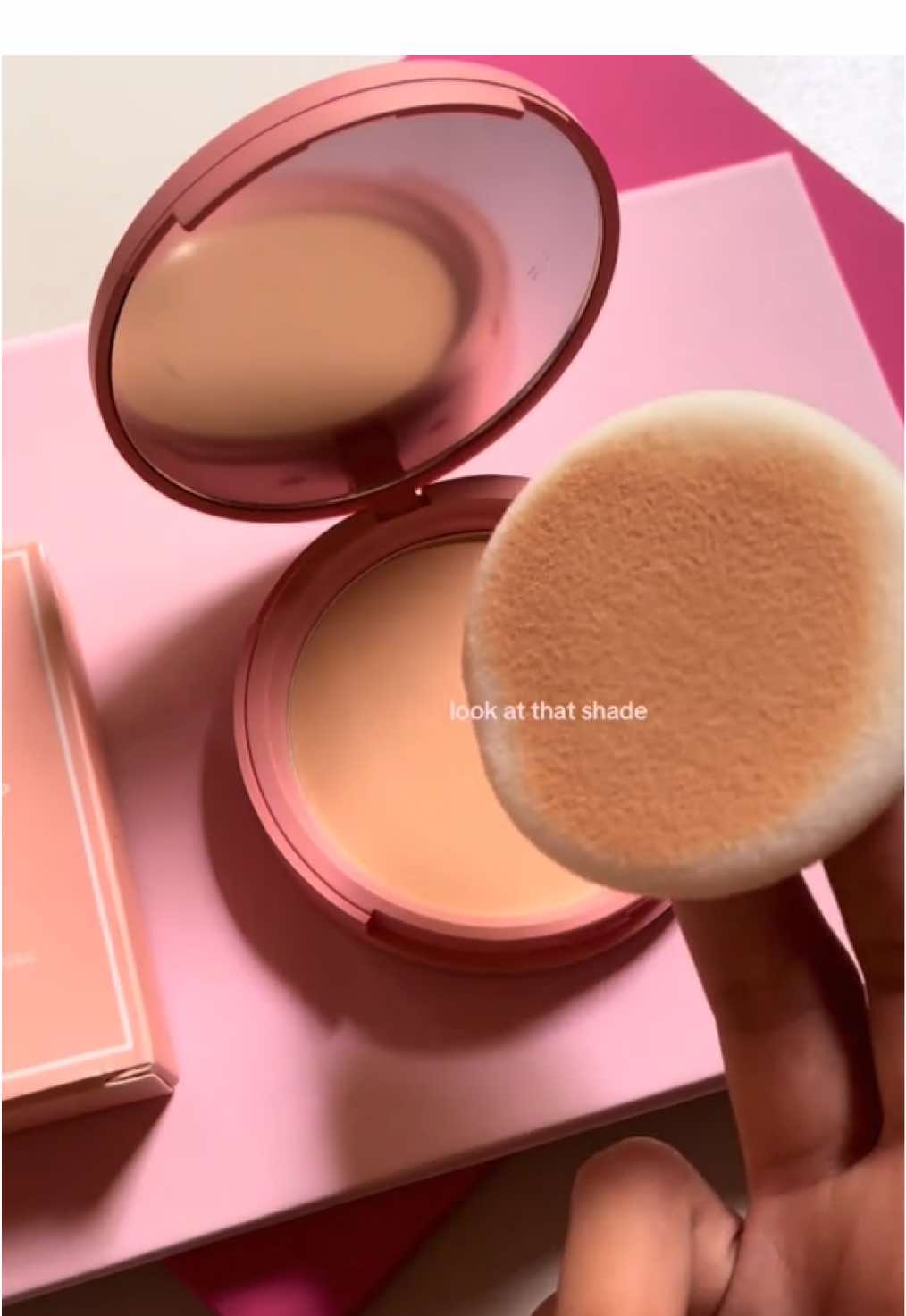 In the shade natural beige 💗💗  With oil control effect!✨ #bellapink #bellapinkpowder #fyp #affordablefacepowder 
