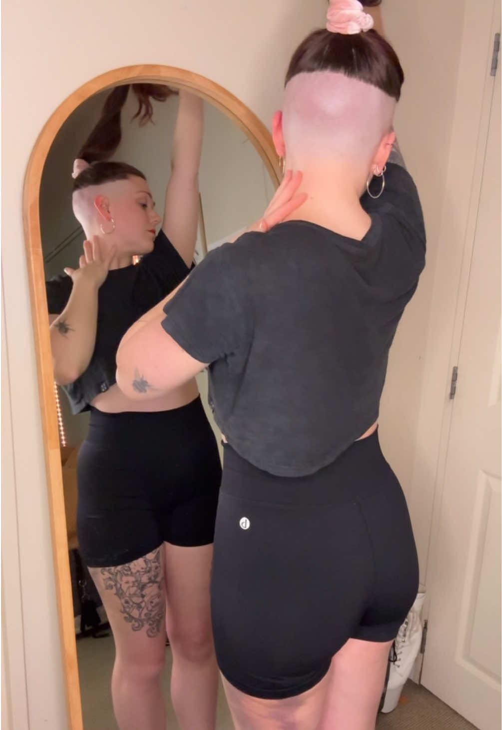 So satisfying having such a fresh shave! Undercuts are such a dividing hair style… which side are you on?  #undercut #shavedhead #baldhead #undercutgirls #hairplay #redhead #longhair 