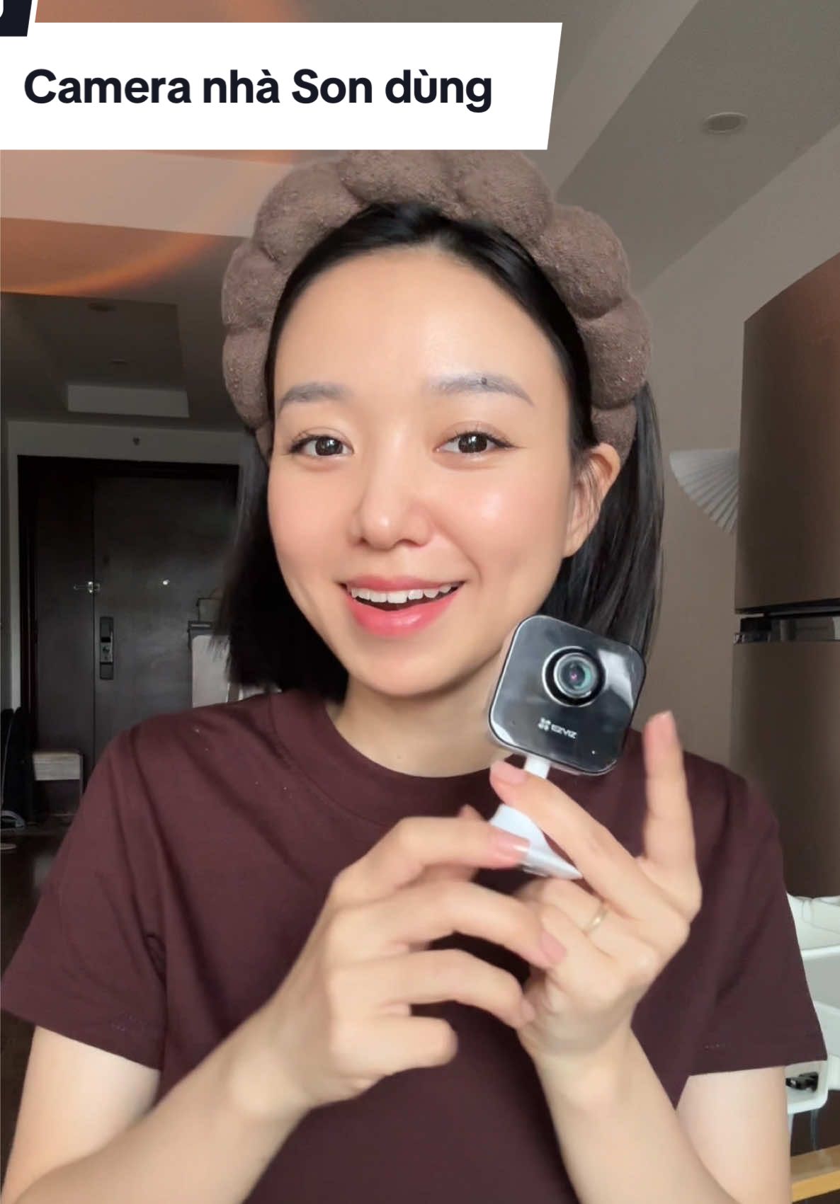 Đây là chiếc camera nhỏ gọn giá rẻ phù hợp với các mom mua để trông em bé vì có thể di chuyển nhiều góc độ mang đi mang lại mà không cần phải khoan tường đi dây các thứ #camera #cameraezviz #cameratrongtre #cameratrongnha 
