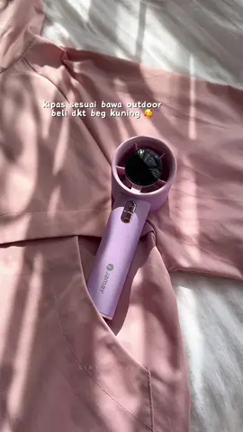 lawa plak colour purple ni hihi kipas best tau pergi beli 😍 #kipastangan #kipasangin #kipasanginportable #handheldfan #jamayfan #jamay #kipasanginkuat #kipastanganmurah #kipasmini #handfan 