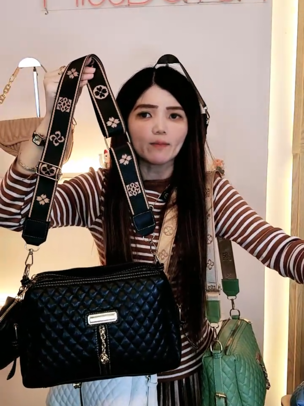 Koleksi Tas Terbaru  #tas #tasselempang #taswanita #tasmurahberkualitas #shoulderbag 