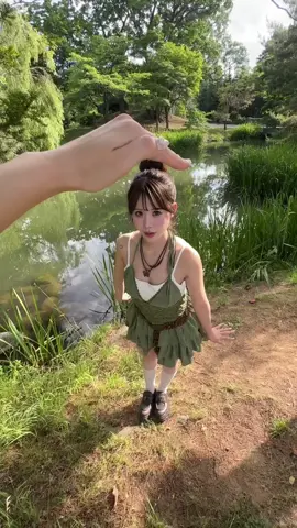 きっとこれは彼氏に撮ってもらったら可愛い動画🌳🙂‍↔️💕 小人みたいになりました🧚 ワンホンちゃんがよく撮ってるのでRedでめっちゃ流れてくる #おすすめ #三つ子 #みつご #姉妹 #系統 #森ガール #森コーデ #ワンホン#Red#写真撮り方#アイディア