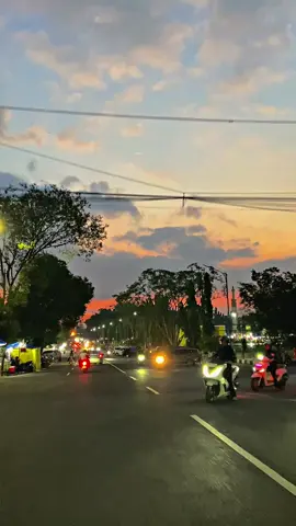 KAJEN DAN LANGIT SENJA😍 #fyp #fypage #fyppppppppppppppppppppppp #pekalongan24jam #alunalunkajenpekalongan #kajenpekalongan #kajenhits #pekalongankotabatik #pekalonganhits #foryou #senja #4u #masukberandafyp #fypシ゚viral #sinarengan #fypdong 