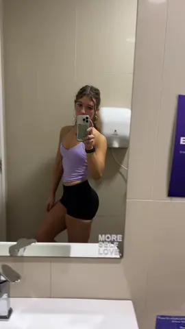 she been in the gym🗣️🗣️#creatorsearchinsights #foryou #gymfit #GymTok #gymrat #pump 