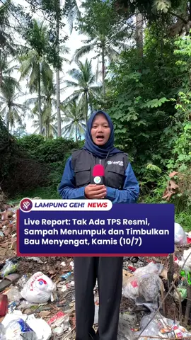 Lampunng Geh, Bandar Lampung - Dua titik tumpukan sampah menyebabkan bau tak sedap, yang mengganggu kenyamanan masyarakat dan pengendara yang melintas. Dua titik tumpukan sampah tersebut berada di Jalan Nusantara, Kelurahan Labuhan Ratu, Kecamatan Kedaton Kota Bandar Lampung. Berdasarkan pantauan Lampung Geh, masih banyak masyarakat yang membuang sampah ke lokasi karena tidak tersedianya tempat pembuangan sampah resmi. Beberapa jenis sampah yang mendominasi seperti limbah pakaian, limbah tempurung kelapa, limbah matrial, sampah rumah tangga serta sampah plastik. Berikut laporan selengkapnya. Narasumber : Haidar (Warga)  Reporter : @ulyafitria29 /Magang Lampung Geh News  Videografer : @yukiazhra /Magang Lampung Geh News *Bagikan informasi terkini tentang Lampung ke 085179665128 (Redaksi Lampung Geh News)