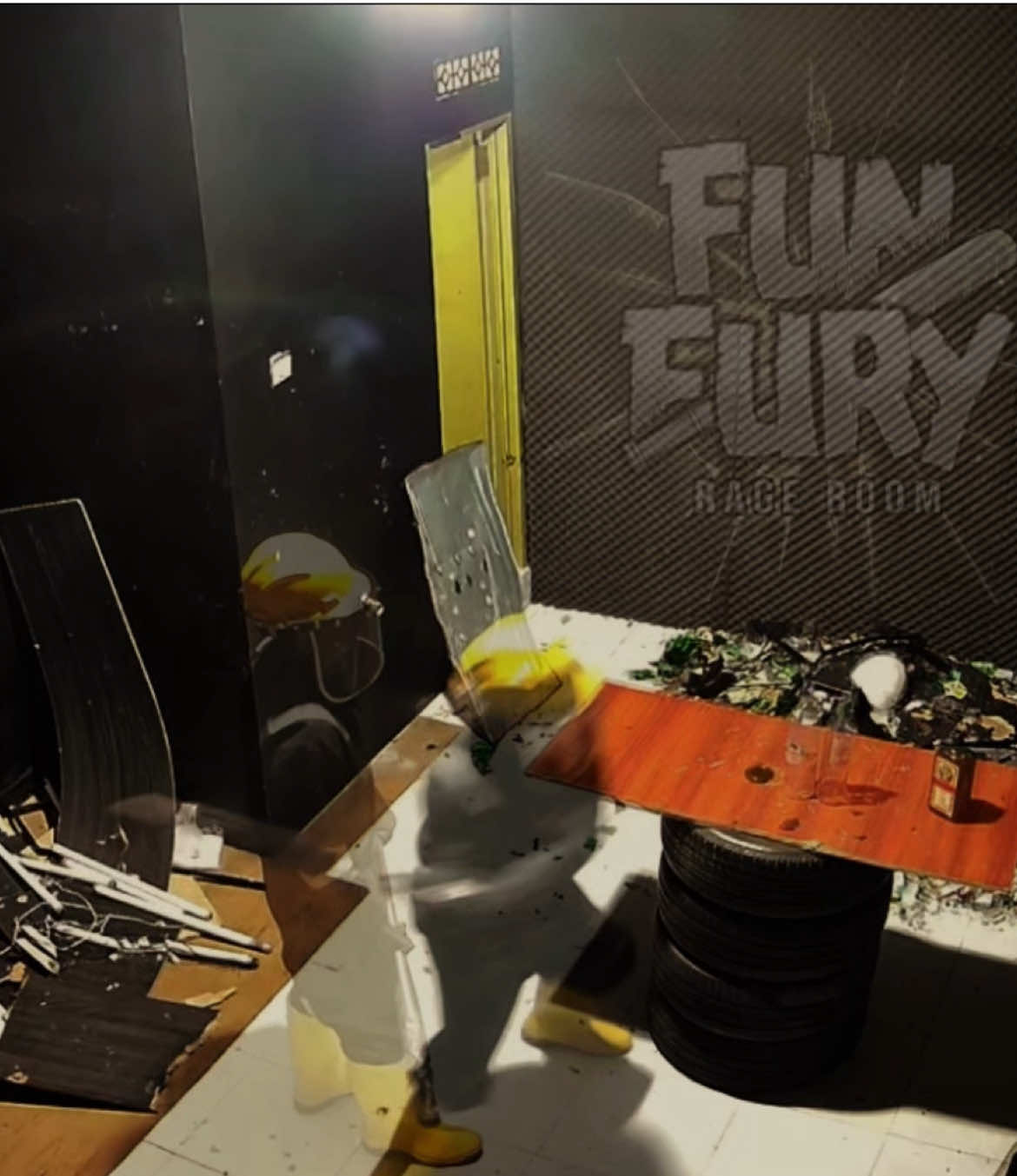 Tak ada perpisahan yg menyenangkan. Meski terasa berat, kehilangan harus direlakan. Walau tak baik saja, dunia terus berjalan. Mustahil melawan kenyataan, hanya bisa mengiklhaskan dan NGAMOK BRUTAL di FunFury karena tak semua hal ada solusi ! #malang #funfury #breakroom #rageroom #stressroom #takut #otuan 